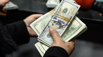 استقرار سعر الدولار في البنوك المصرية خلال عطلة الخميس وسط ترقب اقتصادي واسع